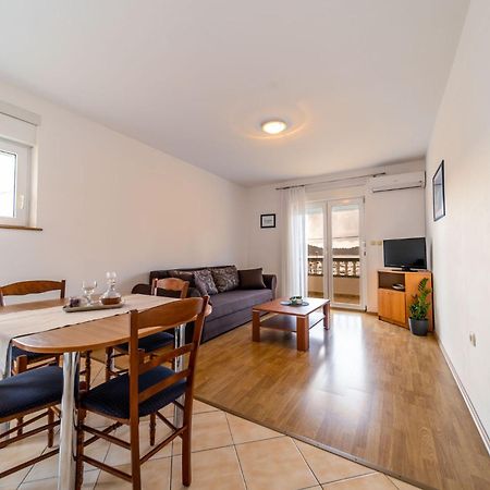 Apartmani Devcic Palit Εξωτερικό φωτογραφία