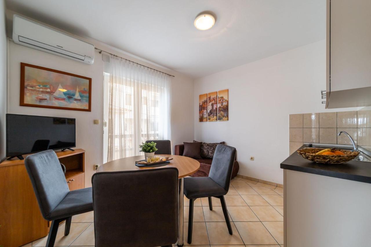 Apartmani Devcic Palit Εξωτερικό φωτογραφία