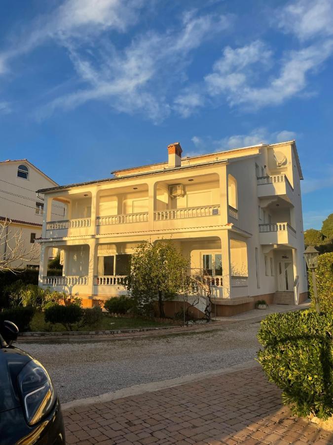 Apartmani Devcic Palit Εξωτερικό φωτογραφία