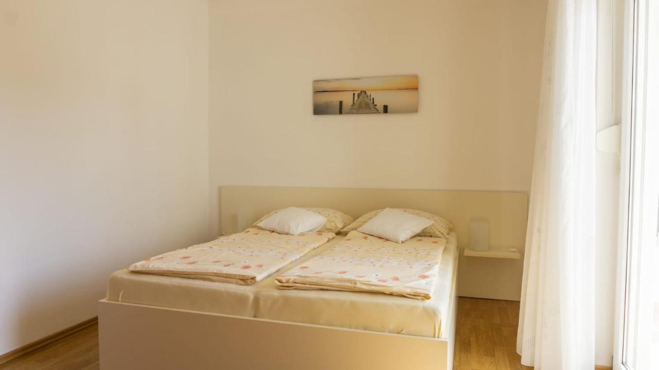 Apartmani Devcic Palit Εξωτερικό φωτογραφία